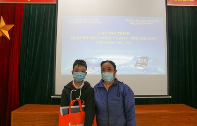 Chương trình “Sóng và Máy tính cho em”: Trường Wellspring Hà Nội trao 53 bộ thiết bị cho học sinh có hoàn cảnh khó khăn huyện Gia Lâm